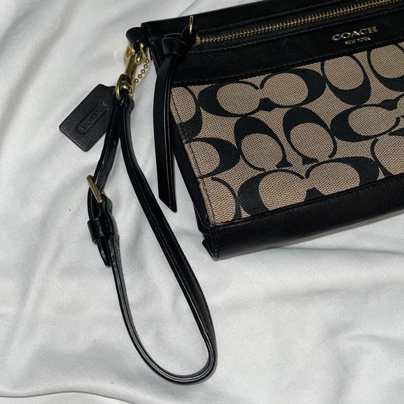 COACH wristlet - Picture 3 of 8